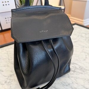 Matt & Nat Mumbai Med Backpack Vegan Leather - Black